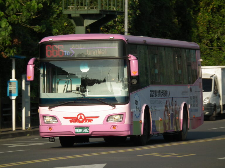 搭車前進石碇！到整修完畢的溪畔，享受潺潺溪流與大自然的洗禮｜走過僅有的歷史建築｜徒步走近５公里，再探訪古道秘境！